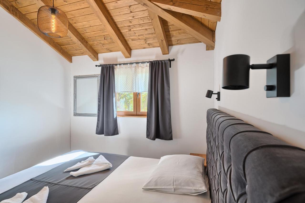 Kamp Lunga + Hotell Jezera Exteriör bild
