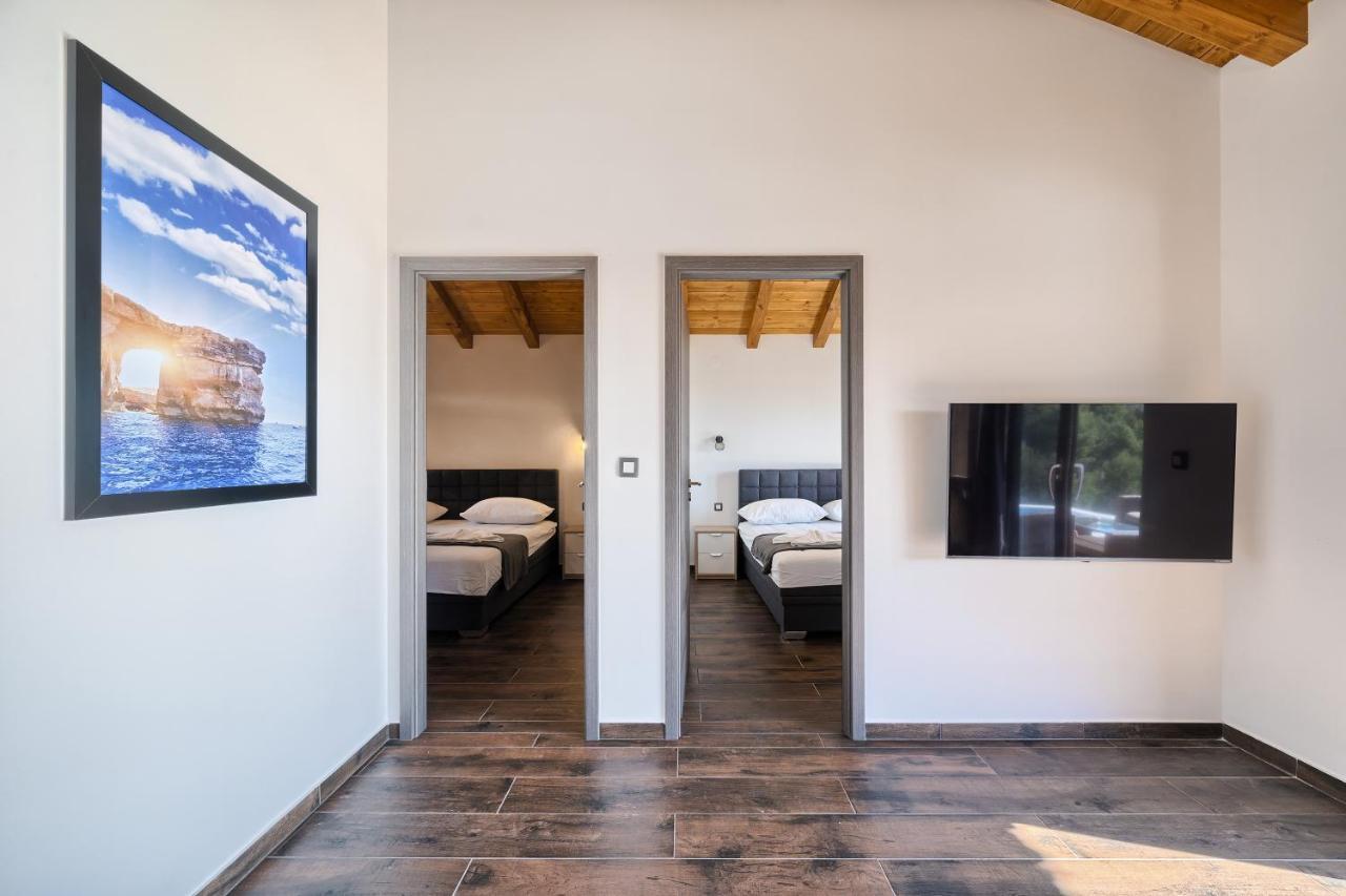 Kamp Lunga + Hotell Jezera Exteriör bild