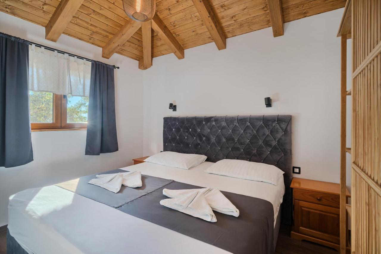 Kamp Lunga + Hotell Jezera Exteriör bild