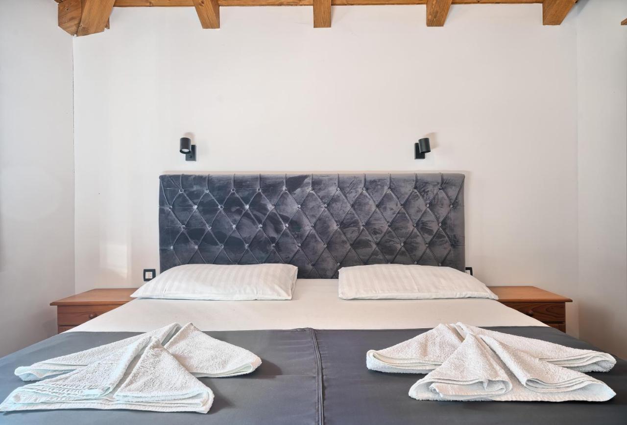 Kamp Lunga + Hotell Jezera Exteriör bild